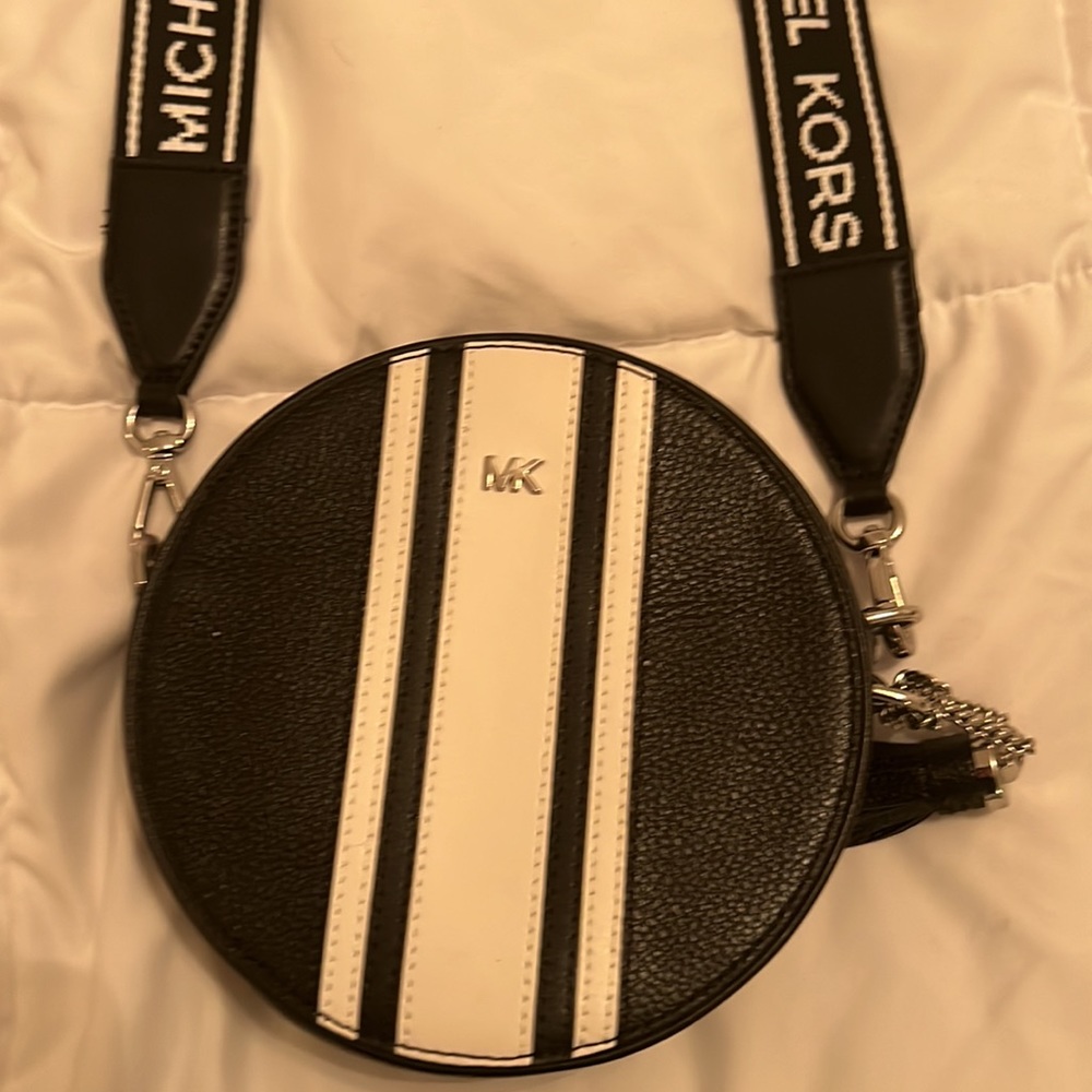 Black and white Michael Kors bag, - Picture 2 of 3